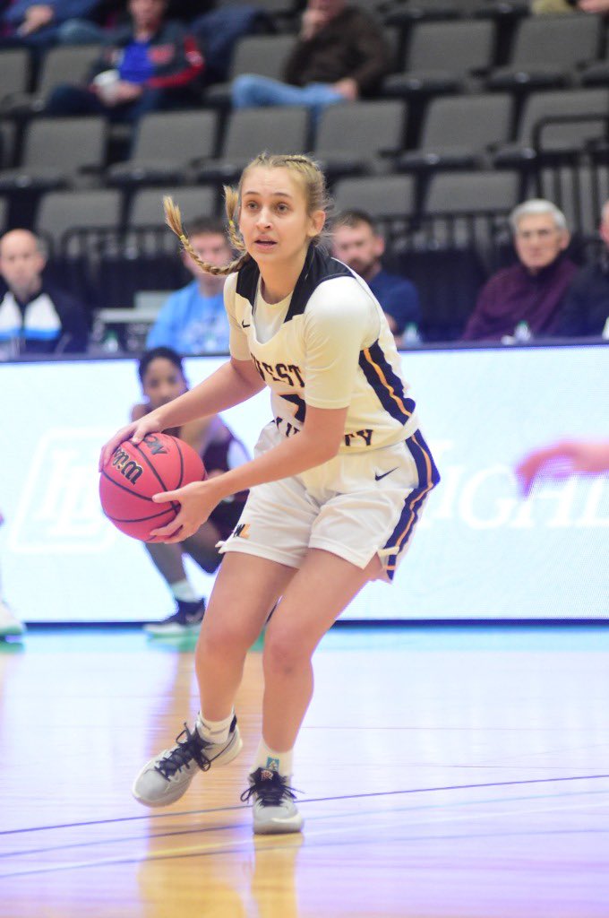 cseth33's tweet photo. Last night was fun 💛🖤 Let’s do it again Saturday🗓🏀
#wlufamily https://t.co/LmhusxuVxx