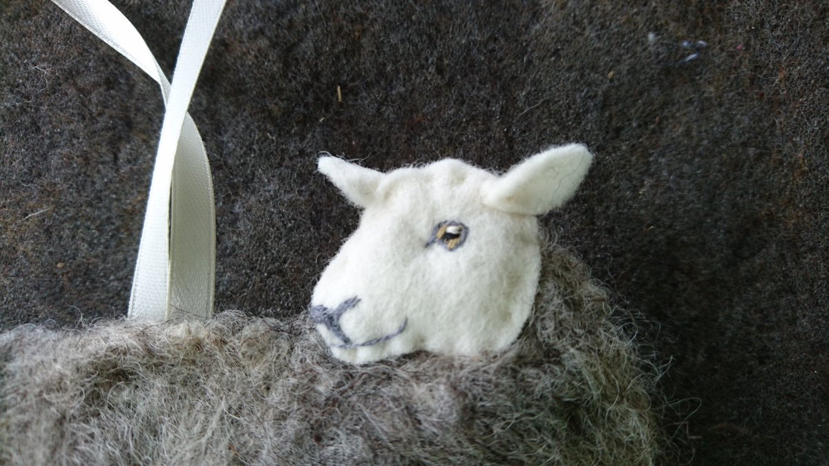 sheepinstitches's tweet photo. Just completed this pair, both native, British breeds; the #Herdwick and the #RoughFell https://t.co/M4gSwuBcXj