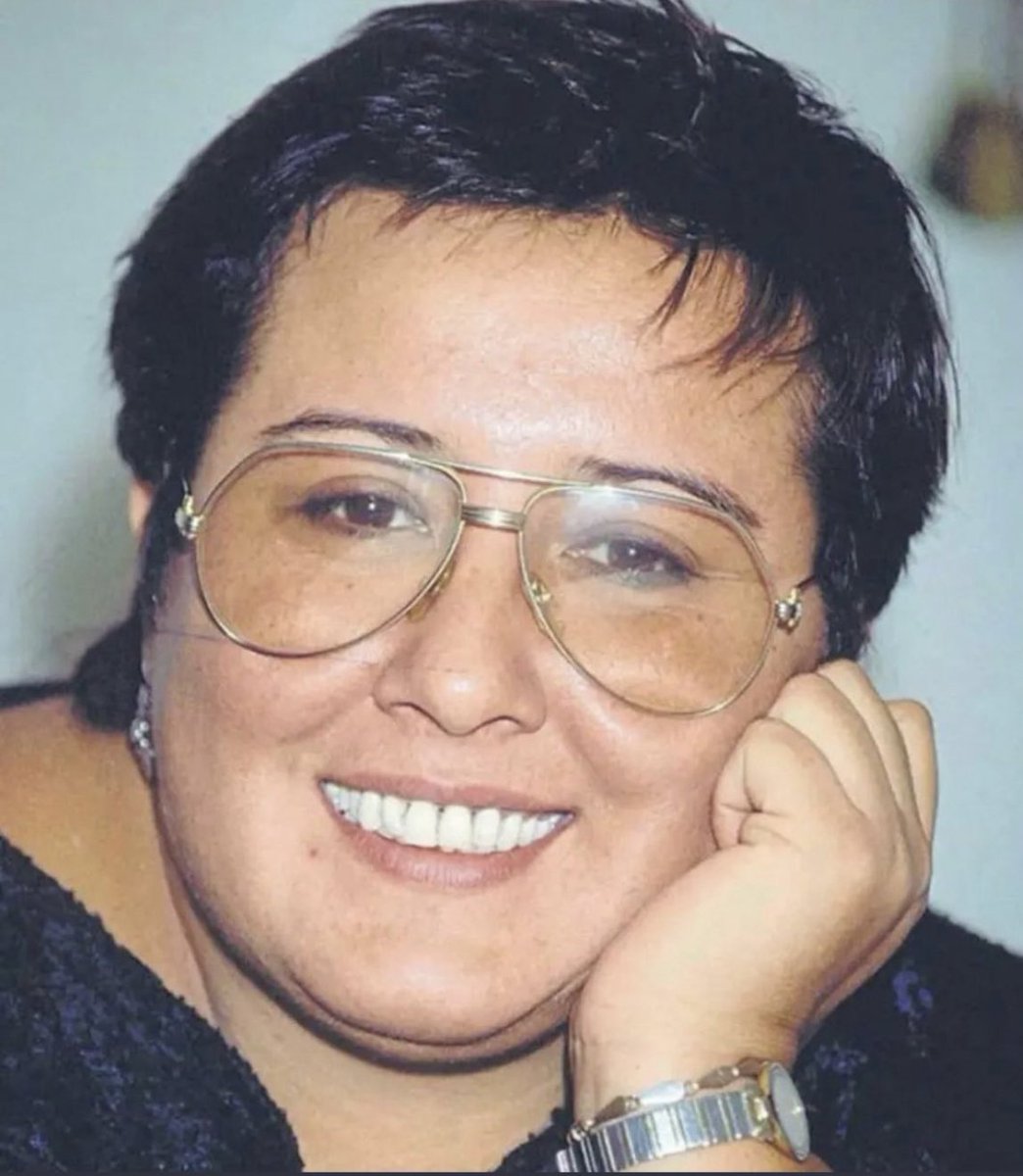 DemetAkalin's tweet photo. Gel kız buraya sesin güzel diolar .. mekan Küfe… ve ben yalnıızmı okuyorum…nerden gelir böyle eski şarkılar aklına💖ne çok severdim Akrep Nalan’ı💖nur içinde yat gençliğimin giden en derin parçası https://t.co/iAwyb66yFm