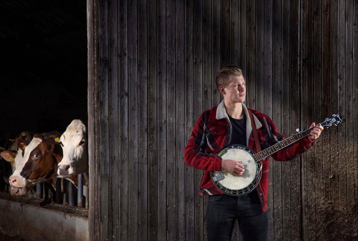 We kunnen de volgende artiest bekend maken voor Forty8 Hours. Op vrijdagavond om 21:00 uur speelt Aaron Asbury  een show in de Grote Zaal van Fort33. 

Tickets voor deze show zijn €5,- en te reserveren via fort33.nl/tc-events/fort…