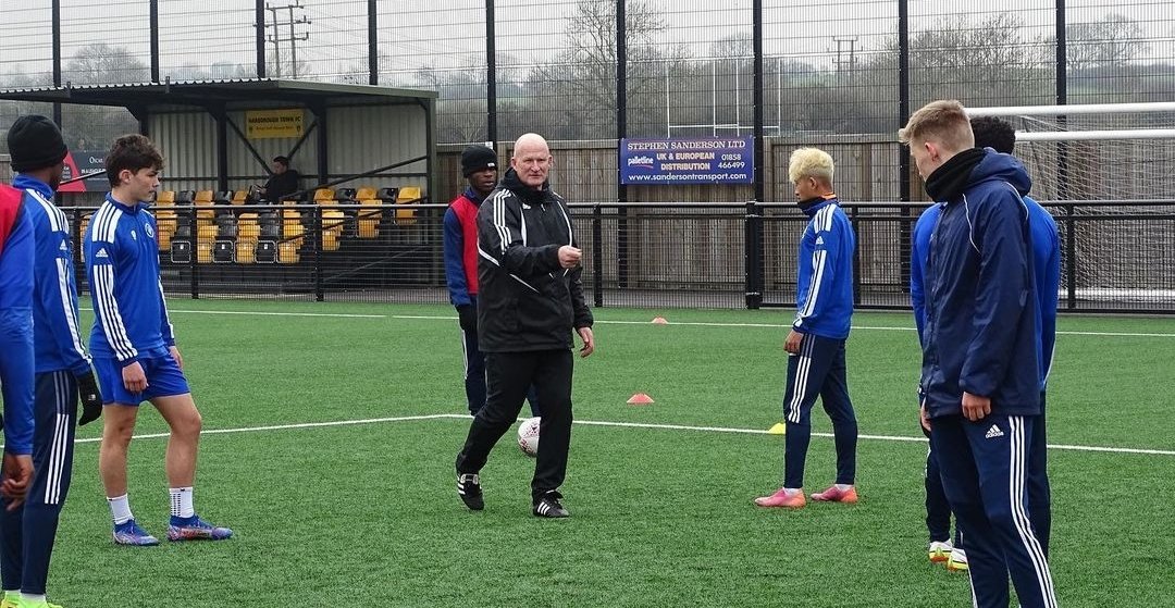 This week one of our top UK football boarding schools have had manager Simon Grayson in as a guest coach, what an amazing opportunity to learn from a former player and manager who has been at clubs such as Leeds United, Leicester City &amp; Aston Villa! 🙌⚽ #uk #football #schools