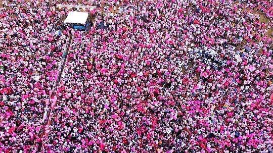 bamaquino's tweet photo. Ang Cavite, Pinipili si Leni! 🌸

Grabe ang ipinadama niyong pagmamahal sa ating tambalang Leni-Kiko! Hinding hindi namin sasayangin ang inyong tiwala. Makasisiguro tayo na patuloy lang ang pagtindig para sa Gobyernong Tapat, #AngatBuhayLahat!

[1/2] https://t.co/cRb7Dmlkfu