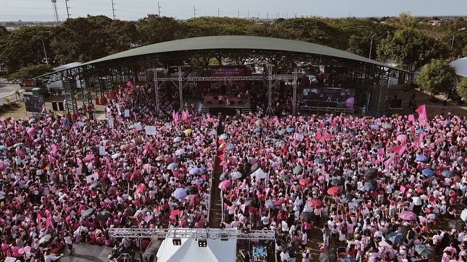 bamaquino's tweet photo. Ang Cavite, Pinipili si Leni! 🌸

Grabe ang ipinadama niyong pagmamahal sa ating tambalang Leni-Kiko! Hinding hindi namin sasayangin ang inyong tiwala. Makasisiguro tayo na patuloy lang ang pagtindig para sa Gobyernong Tapat, #AngatBuhayLahat!

[1/2] https://t.co/cRb7Dmlkfu