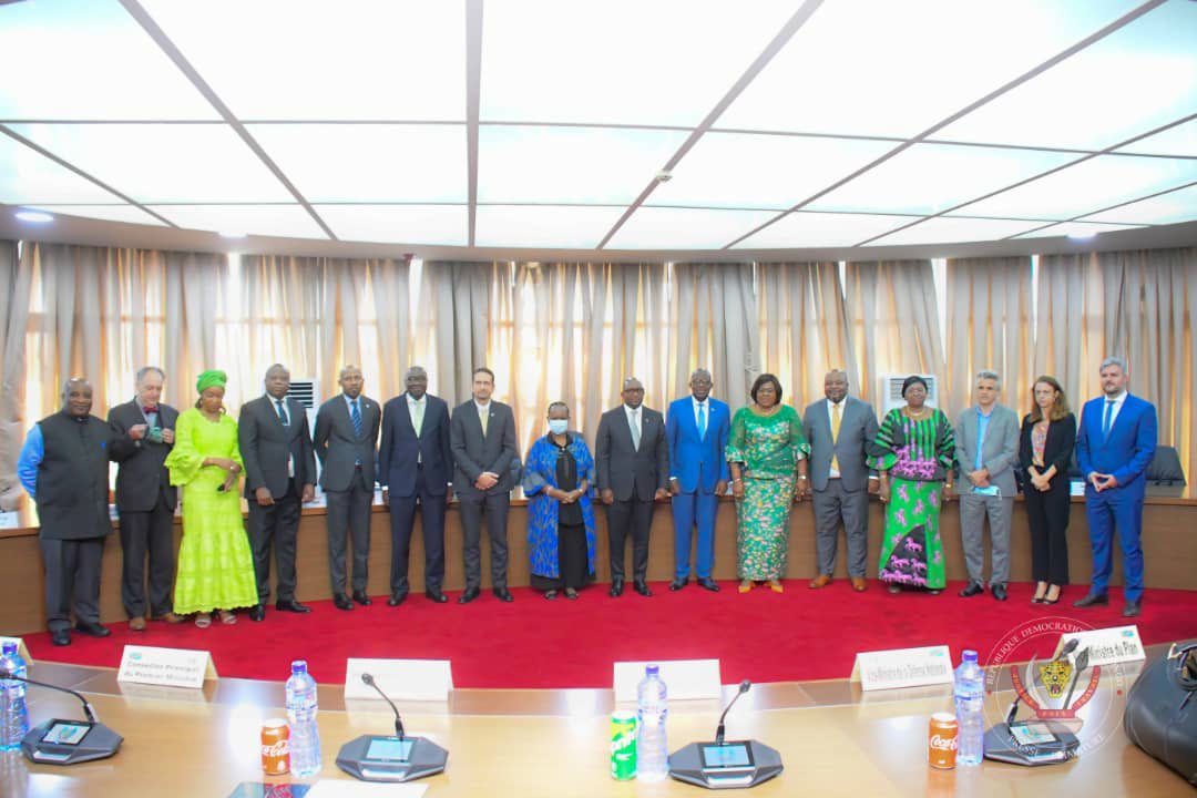 Nresources_Mag's tweet photo. RDC : La mise en œuvre conjointe des 18 jalons contenus dans la feuille de route de transition pour le retrait de la Monusco au centre d’une réunion entre le Premier Ministre Jean-Michel Sama Lukonde et les parties prenantes | NResources
https://t.co/GBoOQwovw6 https://t.co/kPUNbUtClf