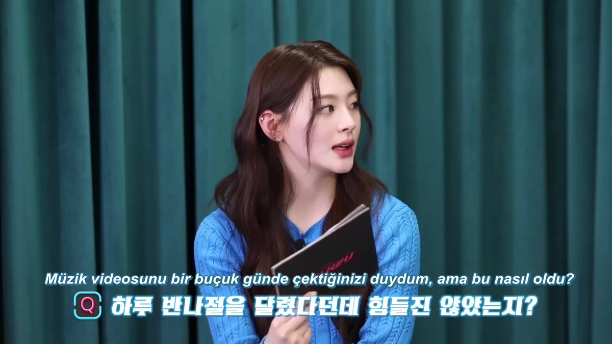 TurkishSwith's tweet photo. Seeun'un MC'liğın yaptığı ve MV çekimlerinin kamera arkası hakkında kızların kendi aralarında yaptığı 'TALK2U' röportajı Türkçe altyazılı haliyle STAYC TURKEY kanalında. Keyifli seyirler~❤️

https://t.co/4mXkslS6Yz https://t.co/koPDHjyoDj