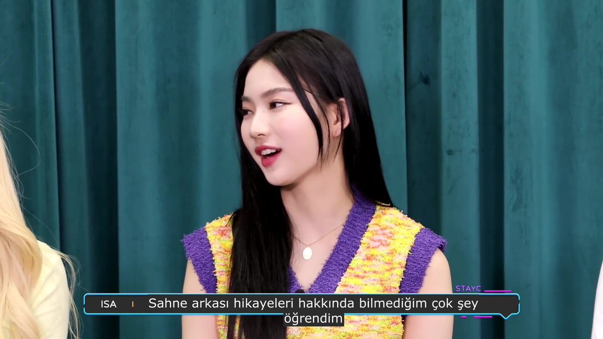 TurkishSwith's tweet photo. Seeun'un MC'liğın yaptığı ve MV çekimlerinin kamera arkası hakkında kızların kendi aralarında yaptığı 'TALK2U' röportajı Türkçe altyazılı haliyle STAYC TURKEY kanalında. Keyifli seyirler~❤️

https://t.co/4mXkslS6Yz https://t.co/koPDHjyoDj