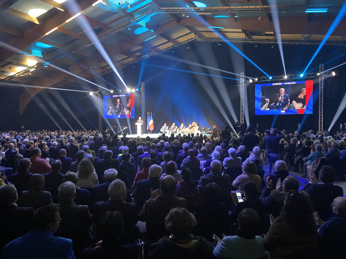 remimartial's tweet photo. « Avec les élus, ce sera la prière de Chartres que nous ferons ce matin pour la France ! » ⁦@gerard_larcher⁩ #Pecresse2022 #PecresseChartres https://t.co/8Dpy3r291b