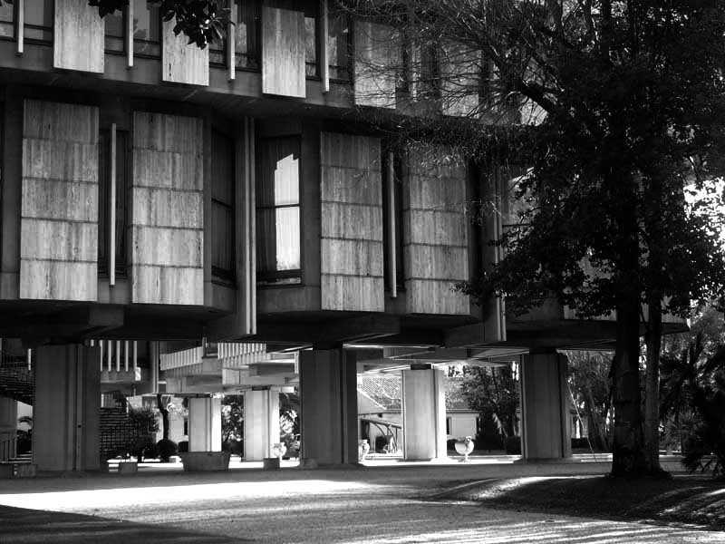 klaustoon's tweet photo. Looking closely at some of the impressive 'modern classicist' details of this building before I close this #BrutalFriday. #BrutalMonday: Basil Spence: British Embassy, Rome (1959-1968/71) (III) #Brutalist #Architecture https://t.co/BmpOhZpeVn