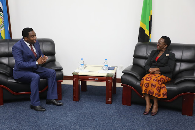 Farewell Tanzania 🇹🇿.

As outgoing Kenya 🇰🇪 High Commissioner to the United Republic of Tanzania 🇹🇿, I bid farewell to Hon. <a href="/Amb_Mulamula/">Ambassador Liberata Mulamula</a>, Minister for Foreign Affairs and East African Cooperation today at  Julius Nyerere International Convention Centre, Dar es Salaam.