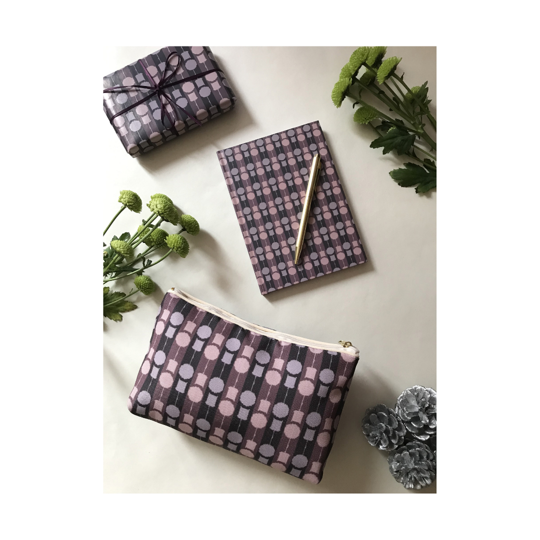 JHareDesign's tweet image. Making the most of small beautiful and practical gifts for Mother's Day 💐Handbag sized makeup bags for Mum's who like to stay organised 💋👜💄Compact notebooks for those who like to keep notes and journal ✍🏻 Visit link to view more 👀