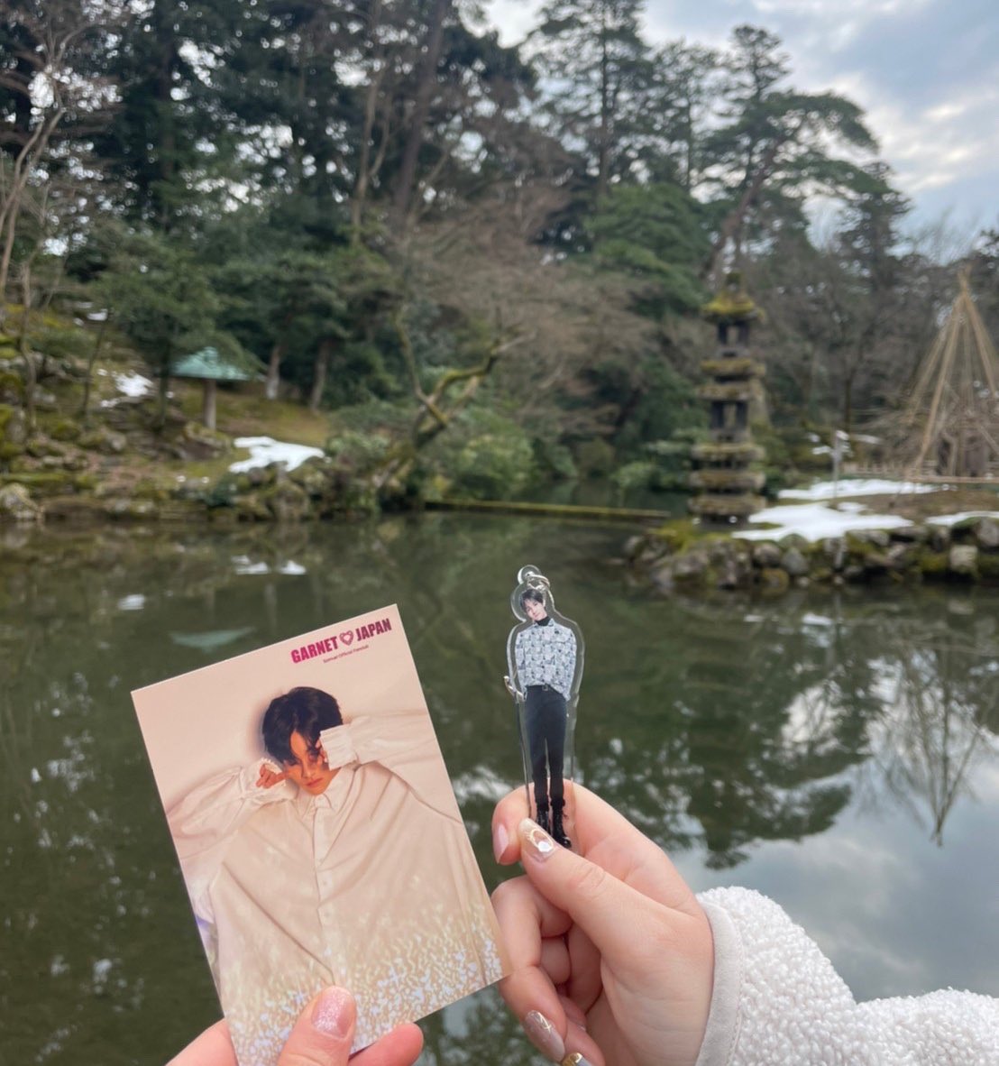 candy_garnet_'s tweet photo. 金沢🤍〜サムエルを添えて〜

①日本三大園の1つ、兼六園にて
② 世界で最も美しい駅の1つ、金沢駅にて
③インスタ映えスポット、21世紀美術館にて（私はポーズがダサすぎて映えなかった）手にサムエル持ってます🐶🎈

#kimsamuel
#김사무엘 https://t.co/AEhhRk7CzE