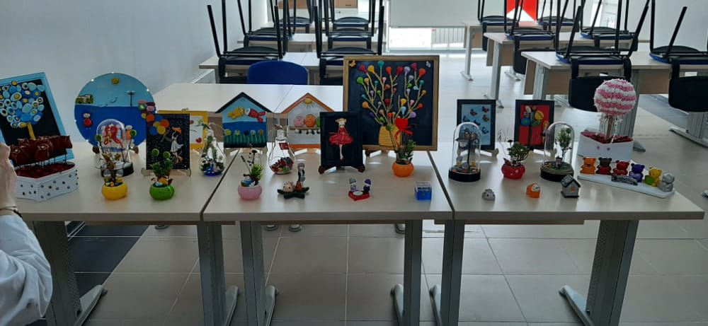 HemBingol's tweet photo. KYK Kız yurdundaki kurslarımızdan...Eğitmenlerimize teşekkür ederiz.#Rahmiguney #mmarslan79 #bingolmem https://t.co/dTHc3qlWtp