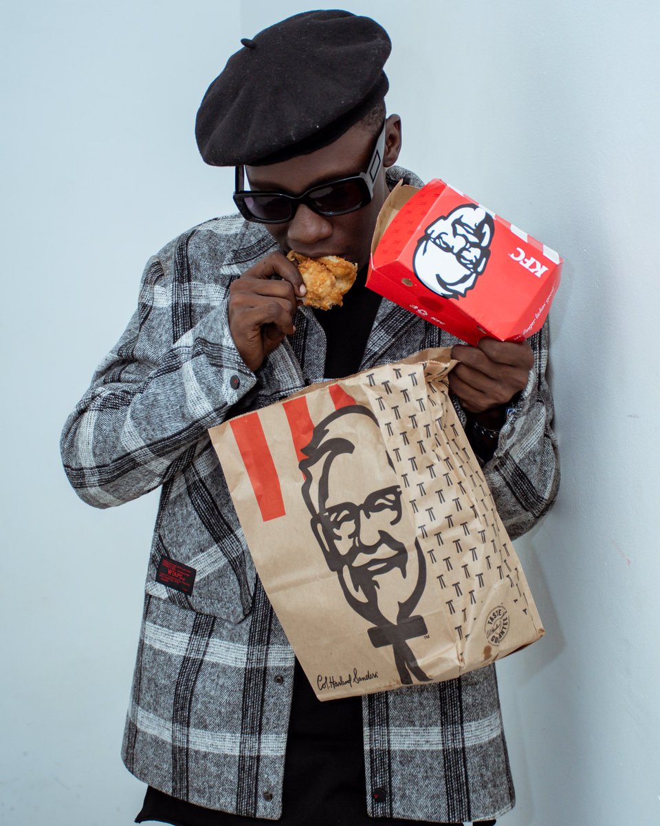 DouglasLwangaUg's tweet photo. A wise man once said โA who nyam mi chicken?โ Do have an idea how amazing the KFC streetwise Remix is? Make your order at 18,000 UGX
#FeedyourFlex
#KFCStreetwiseRemix
#KFCUG https://t.co/iujezg0oDp