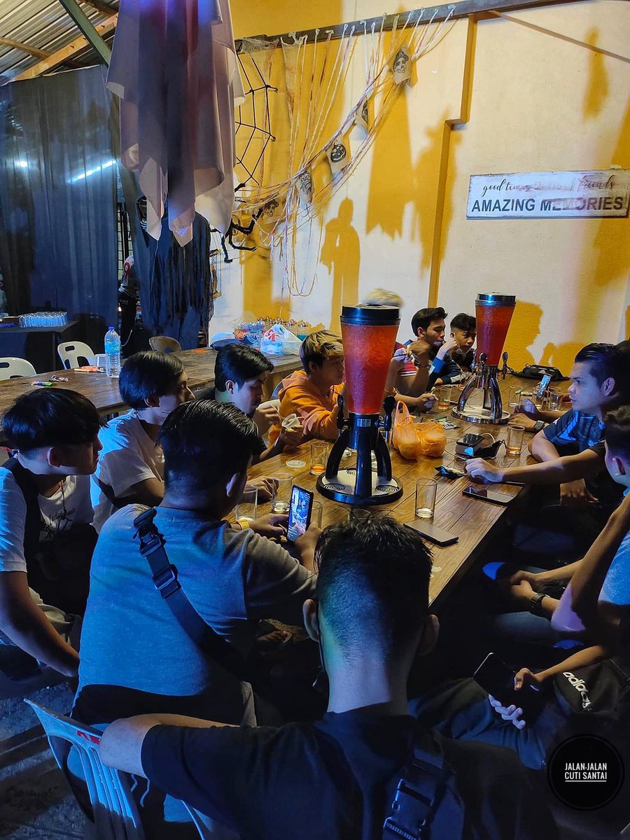 Hidden Place tempat makan paling menakutkan di GOMBAK ! 

Ini lah dia tempatnya Char kuey teow Hantu. Korang makan sini sambil dikelilingi Hantu2 seperti pocong, pontianak, kuntilanak,dan mcm2 hantu lah. 

Char kuey Teow Hantu
📍238,Jalan Jasa 25,Taman Jasa, Batu caves, Selangor.