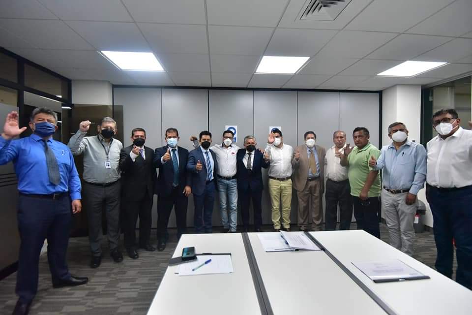 GobiernoJunin's tweet photo. 🔵🔴[#GRJInforma]
La Masificación del Gas será una realidad, fue la conclusión de la reunión entre el Ministro de Energía y Minas y el Presidente de la Mancomunidad Pacífico Centro Amazónica - PACA, Fernando Orihuela. https://t.co/8qU3Ez6LIx