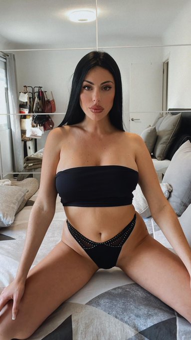 Now in my https://t.co/pXnVP52Tlo chat with me...watch my exclusive videos xxx...and ask me whatever