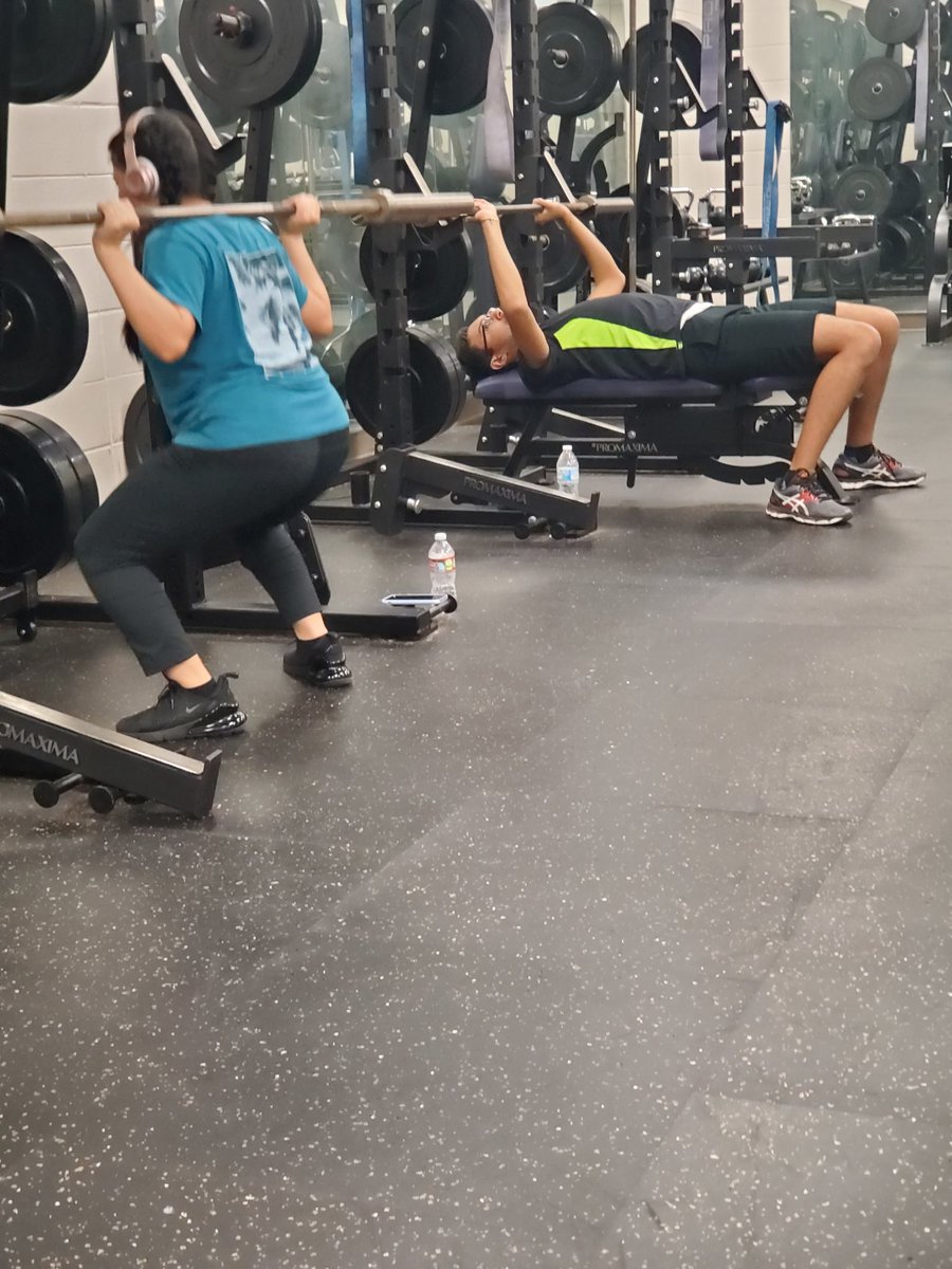 HumbleHSSwim's tweet photo. Week 1 of off season strength training is in the books for these swimmers. #madeformore #everydayexcellence #workingfortomorrow https://t.co/760OLCJDBH