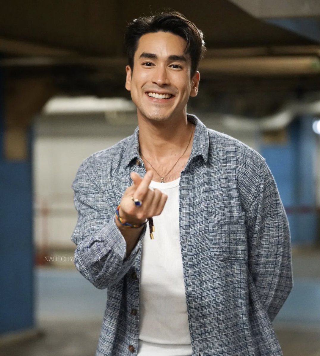 his smile and his finger heart?????? excuse me sir???

he shot straight to my heart 😩😍 *swoons*

#ณเดชน์ #nadech #kugimiyas