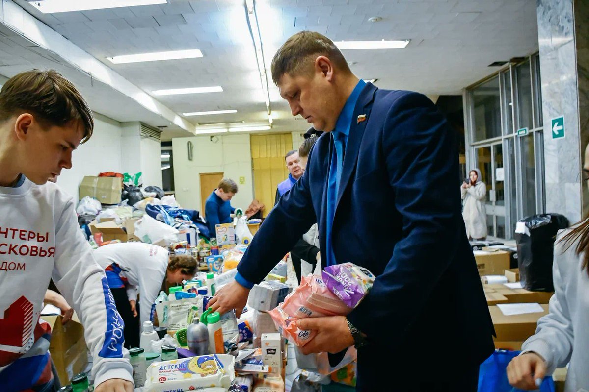zhukovskyer's tweet photo. Местное отделение партии «Единая Россия» городского округа Жуковский организовало сбор гуманитарной помощи для беженцев из Донецкой и Луганской народных республик, вынужденных эвакуироваться в Россию.

Около двух тонн гуманитарной помощи собрали… https://t.co/ud6c2Cb1ED https://t.co/R0GoyqLB8X