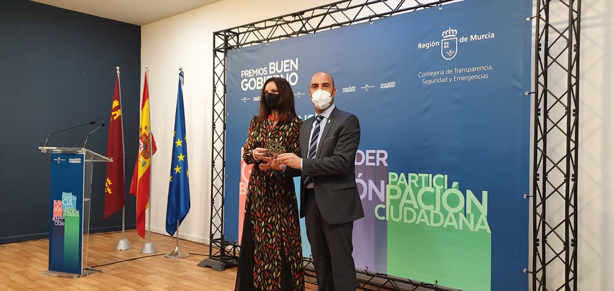 CantEliseo's tweet photo. Ciudadanía de #MolinadeSegura, con #Interbarrios a la cabeza, y @DecideMolina hacemos equipo y gracias a ese trabajo conjunto logramos el premio por "La Cultura va por barrios" en la II edición de los Premios de Gobierno Abierto, Buen Gobierno y Modernización Administrativa. https://t.co/LeFMx0H46N