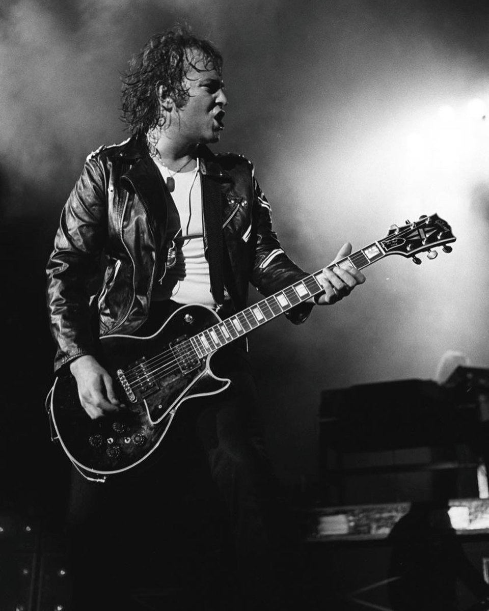 ForeignerMusic's tweet image. #ForeignerFriday - I'm just a Dirty White Boy! This was the first single (released Aug 1979) off of our album, Head Games. Written by Mick Jones/Lou Gramm and produced by Mick Jones/Ian McDonald/Roy Thomas Baker.