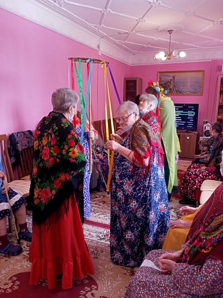 В стационарном социально-геронтологическом отделении г. Щекино прошел весёлый праздник проводов зимы и встречи весны "Масленица к нам пришла!". Самое главное угощение на этой неделе, несомненно, -блины!