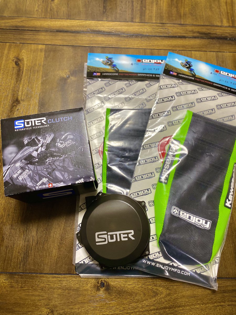 yuta_s123's tweet photo. 今シーズンもmoto禅( @motozenjapan ) 様にサポートして頂き、SUTER clutchのクラッチと、ENJOY mfgのシートカバーを使用します!
どちらも昨シーズンから使用させて頂いているメーカーですが、ライディングの助けになっています🤝
https://t.co/rdD0dNWjXJ
#moto禅
#suterclutch
#enjoymfg https://t.co/WNaQ4ouw3y