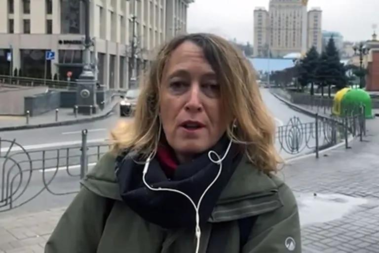 LANACION's tweet photo. Un viaje de 18 horas con escenas de película: cómo fue la evacuación de la periodista de LA NACION Elisabetta Piqué de Ucrania https://t.co/XzrBv7lR5P https://t.co/TOL2u4tNrs