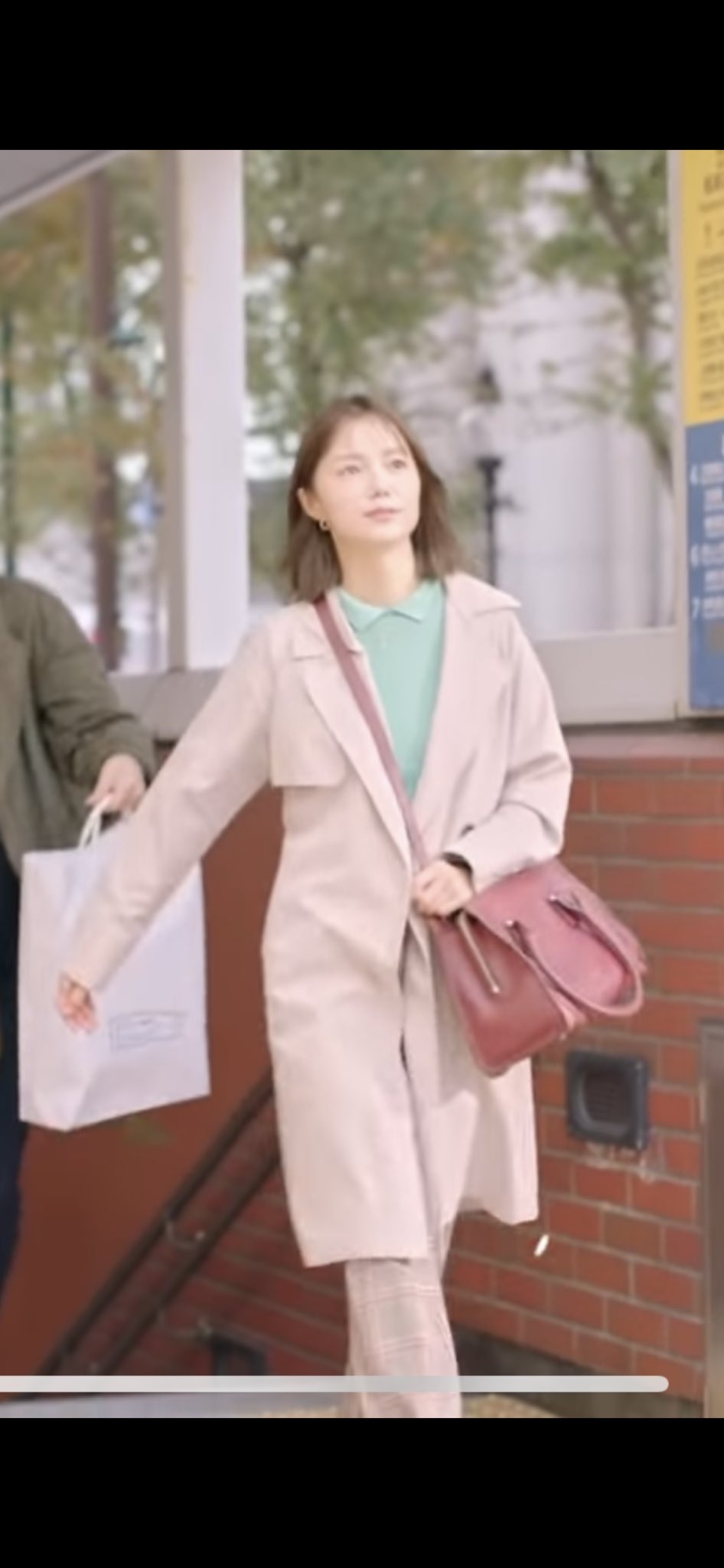 ランサ マック 宮崎あおい このバックどこの このバック どこのか分かる方いませんか 可愛い あの人なら分かると思う という情報でも大丈夫です ヘルプ T Co Mvqr3i4k6c Twitter