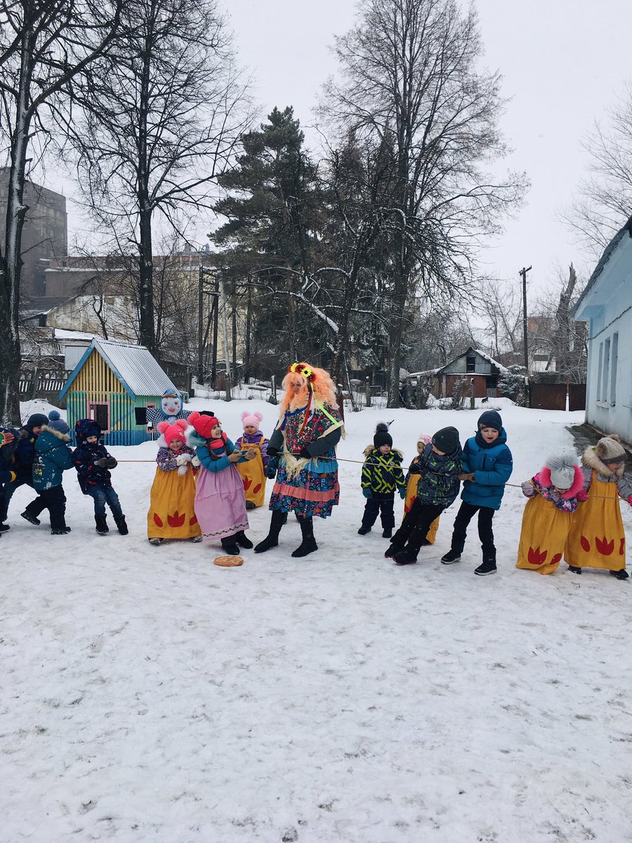 Здравствуй,Масленица наша! 
Не нужна сегодня каша!
Будем кушать мы блины,
Будем тёплой ждать вёсны!