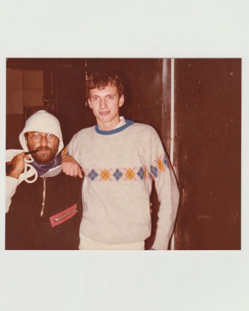 BiagioAntonacci's tweet photo. Biagio imbarazzato vicino a Lucio…. avevo 19 anni. Sognavo di diventare un cantautore, lui era il cantautore. Poi abbiamo cantato insieme. 
Auguri genio. 
. 
#luciodalla #4marzo https://t.co/nzyAQ4OZ1T