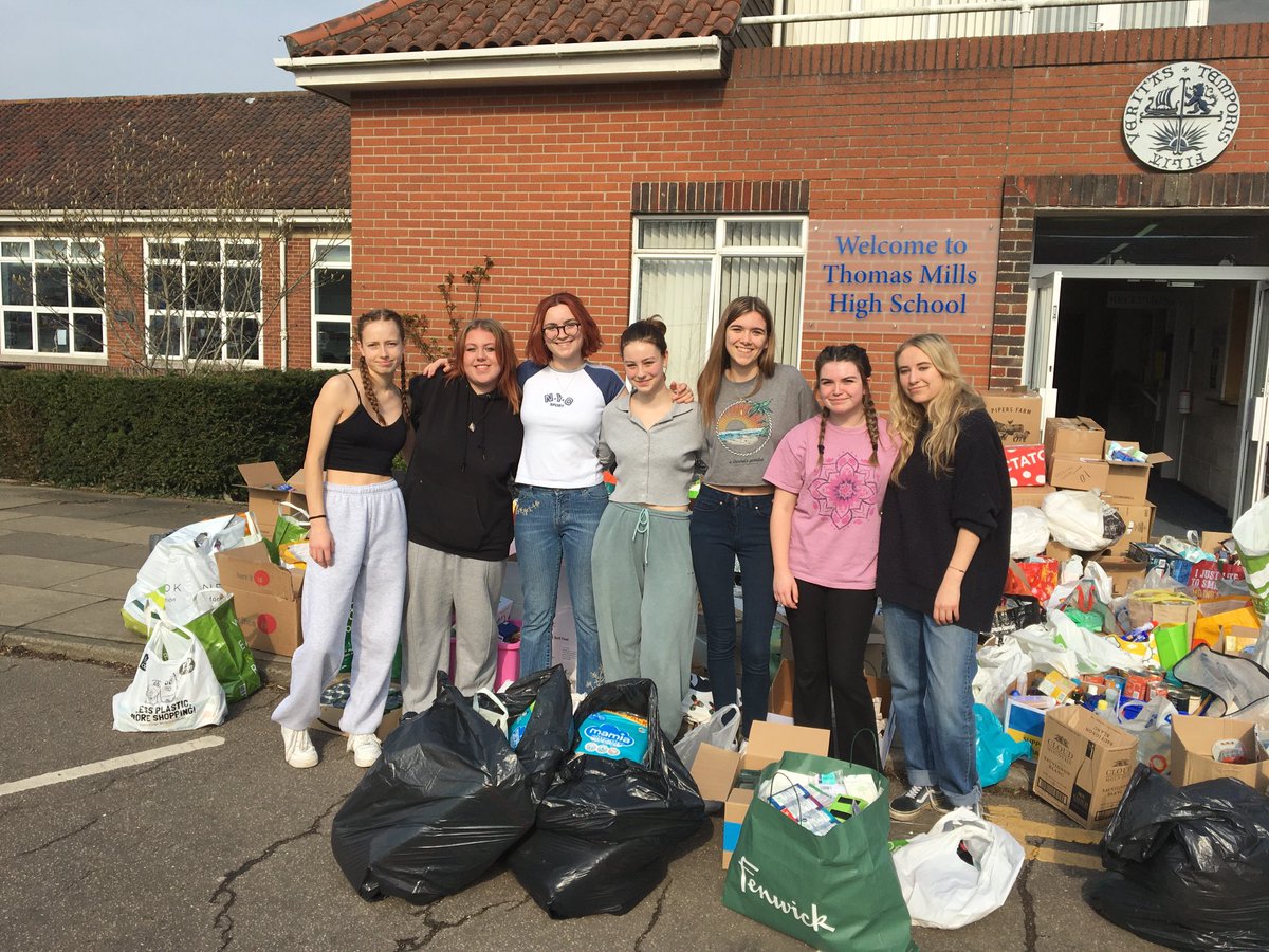 Some of our brilliant ⁦<a href="/thomasmills_hs/">Thomas Mills High</a>⁩ Sixth formers sorting the amazing donations received for ⁦<a href="/Ukraine/">Ukraine / Україна</a>⁩ ⁦<a href="/LibraryTmhs/">Thomas Mills High School and Sixth Form Library</a>⁩ ⁦<a href="/ThomasMillsAlum/">Thomas Mills Alumni</a>⁩