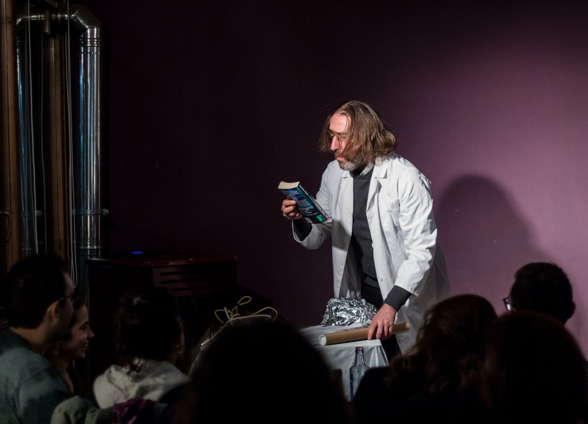 Este viernes, vuelve 'Einstein se equivocaba' a Granada.

Pases a las 19:45 y 21:15 en <a href="/LaEstupendaGrx/">La Estupenda</a>

¡Te esperamos! 

Compra tus entradas: entradium.com/events/playtea…