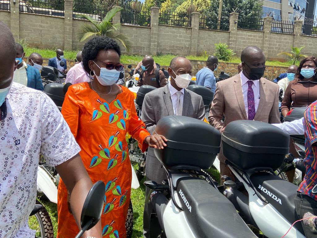 JaneRuth_Aceng's tweet photo. This morning, we received 5 portable digital mobile X-ray machines from @USAID. This will greatly improve access to radiography services. We also received 50 motorcycles and 2 mobile TB clinic machines procured with support from @GlobalFund. https://t.co/5M8ywSb89P