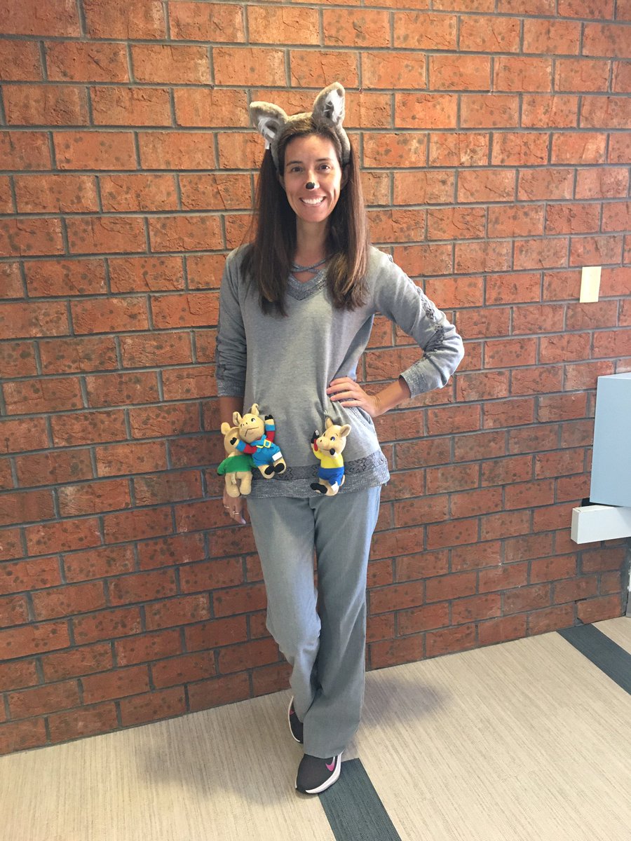 ELEteacherFRCS's tweet photo. Celebrating Read Across America Week by dressing up as a character from one of my favorite books! 🐷 🐷 🐷 🐺 😊 https://t.co/Zx3G4kVswX