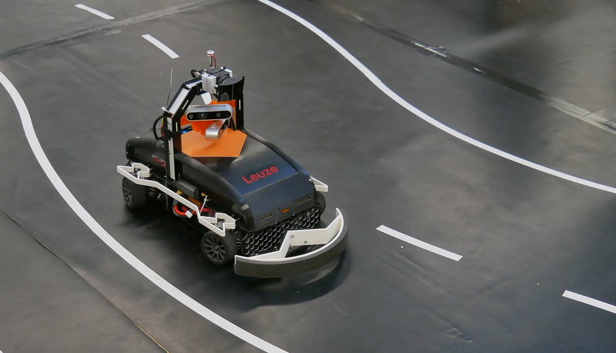 Carolo-Cup@Home: Gleich 9 Teams schicken ihre automatisiert fahrenden Flitzer 🏎 auf den heimischen Parcours. Denn auch in diesem Jahr findet der #CaroloCup wieder als Online-Veranstaltung statt. Die Siegerteams werden am 17. im Livestream verkündet. 
👉 lnk.tu-bs.de/t7WDM2