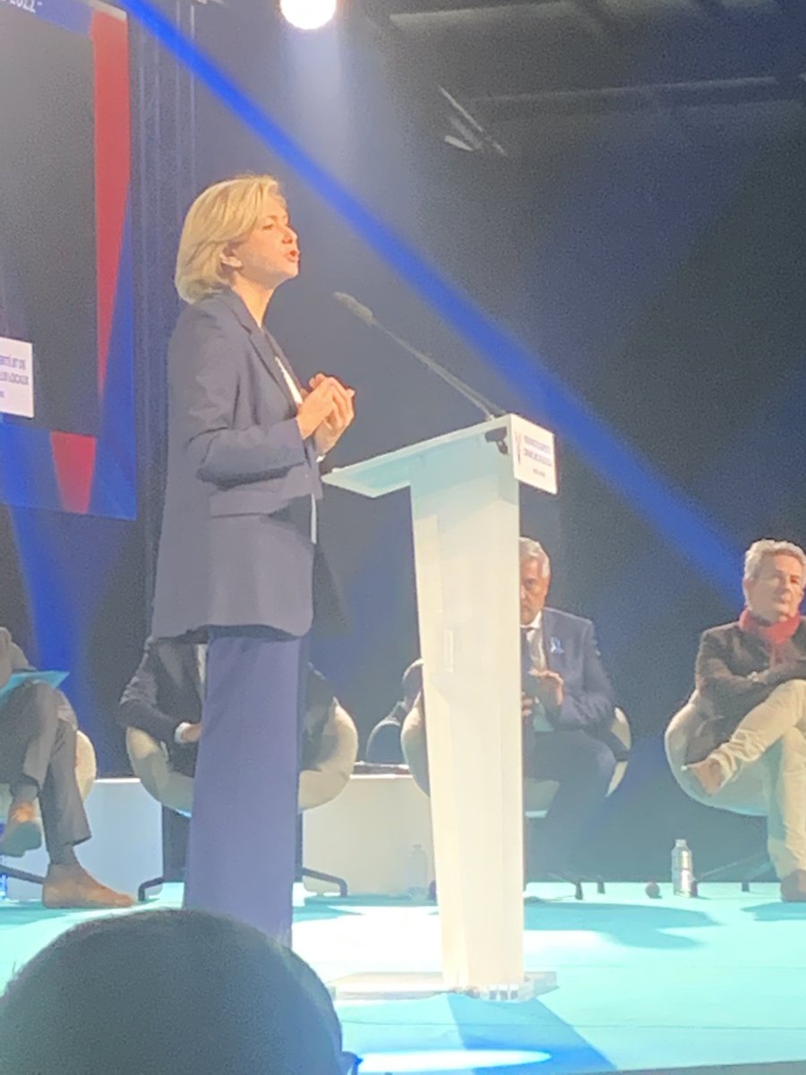 eschahl's tweet photo. « Dans la #NouvelleFrance que nous bâtirons, Pôle Emploi sera régionalisé » car l’échelon régional qui gère le mieux les offres et les bassins d’emploi de leur secteur. 
#PecresseChartres https://t.co/iAhdlVEacZ