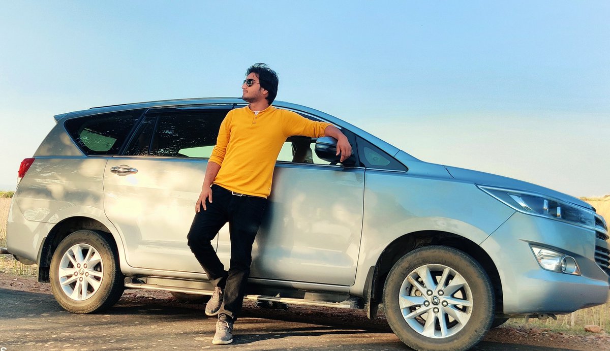 हम भी बरगद के दरख़्तों की तरह हैं, 
 जहाँ दिल लग जाए वहाँ ताउम्र खड़े रहते हैं।