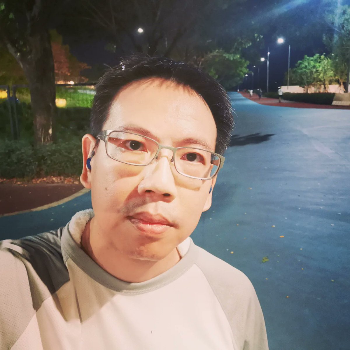 PiboonAwasda's tweet photo. So glad to made it another day (of keeping it up). Documented ;)
#RSI #havinggrit #empathy #humility
#IWorkForEnlightenment
#thaienglishinterpreter #remoteinterpreter #onsiteinterpreter #simultaneousinterpreter https://t.co/vARB3UscYb
