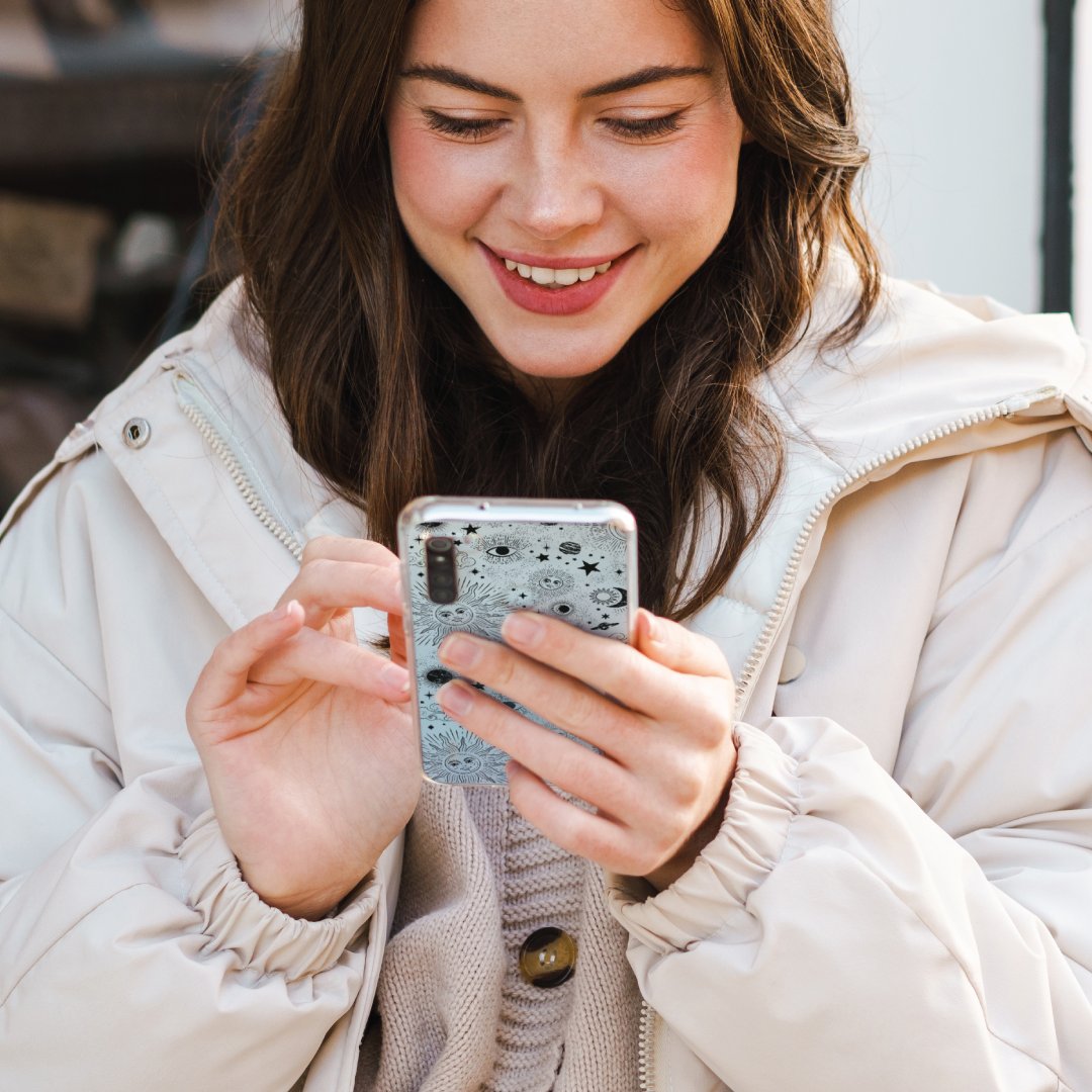 Gökyüzüne baktığınızda ne görüyorsanız artık telefonunuzda daha fazlası var 🤩 WUGU vintage gökyüzü telefon kılıfı modeli ile şıklığınızı telefonunuza taşıyın 🌞✨ wugustudio.com #WUGUstudio #phonecase #gökyüzü #vintage #stars