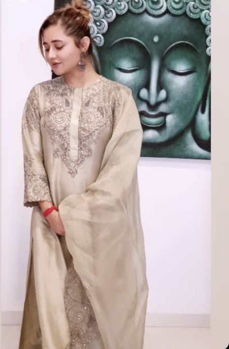 LoverRashmi's tweet photo. #RashamiDesai𓃵 #Rashamians @TheRashamiDesai https://t.co/xk066rt3e9