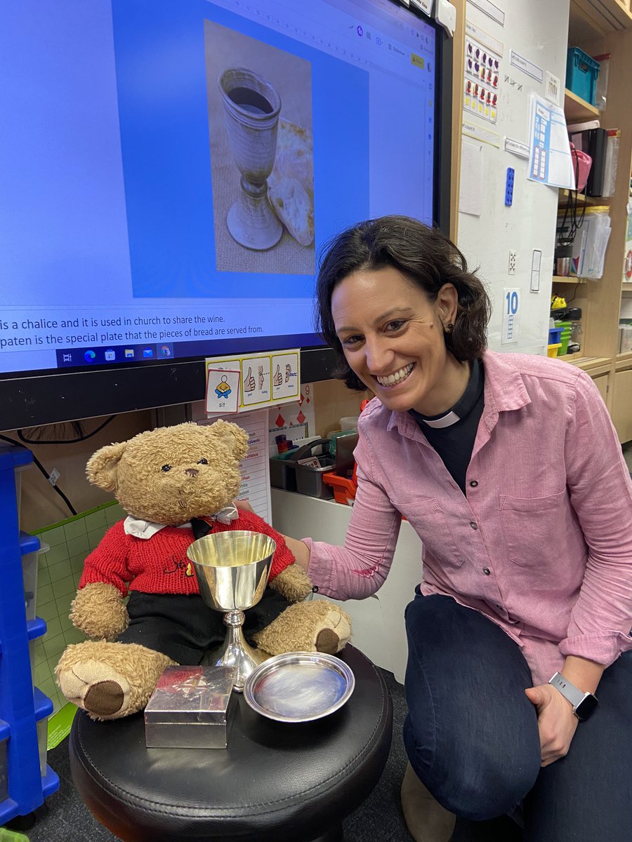 BillyBobbyBear's tweet photo. Rachel Bedford from St Stephen’s Church came to help us in our RE lesson today and show us the Chalice and Paten used in church for the communion bread and wine. Bobby Bear and all the children were very excited. She also very kindly answered lots of questions from the children. https://t.co/0rBRAxDQ8B
