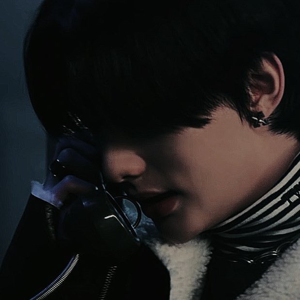 bbokkayeon's tweet photo. stay in touch. 
a hyunho au wherein,

hugo (hhj) and kace (lmh) are from two different years, until they found an mysterious telephone booth that allows them to talk to each other despite being from 2022 and one from 2083 https://t.co/tueUNJG87r