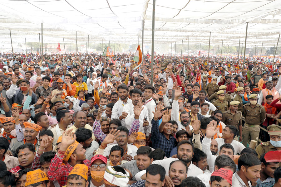 myogiadityanath's tweet photo. जनता-जनार्दन के असीम शुभाशीष से जनपद के हर बूथ पर भाजपा की प्रचंड विजय और 'दंगेश' की ऐतिहासिक पराजय सुनिश्चित है।

धन्यवाद मिर्जापुर! https://t.co/Gj8YCsTQhm