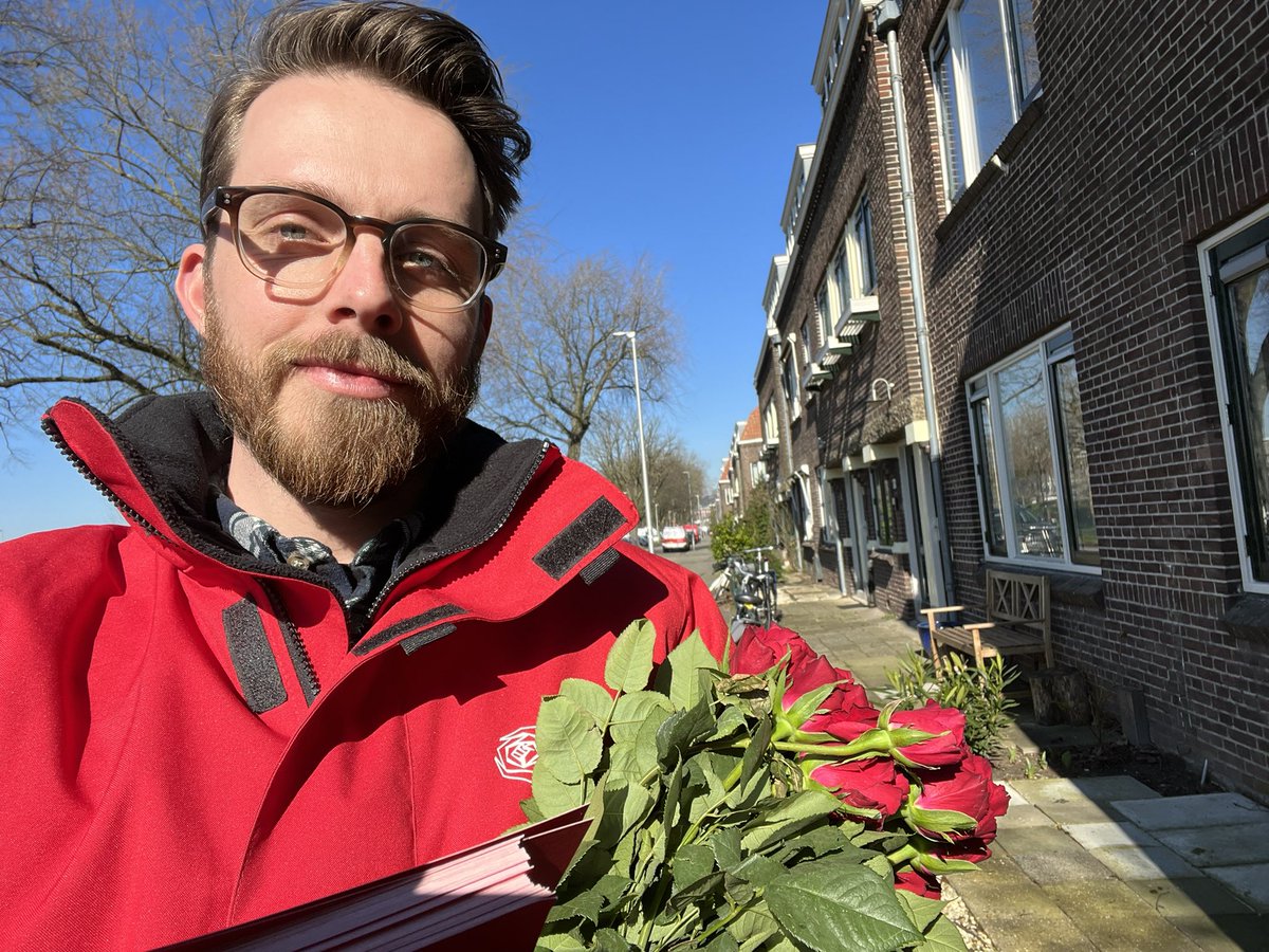 RickvdZweth's tweet photo. En door naar Rivierenwijk over de #Merwedekanaalzone! Langs de deuren over leefbare wijken en de gevolgen van extreme verdichting. #Woonweek https://t.co/KQh1aNxtqs