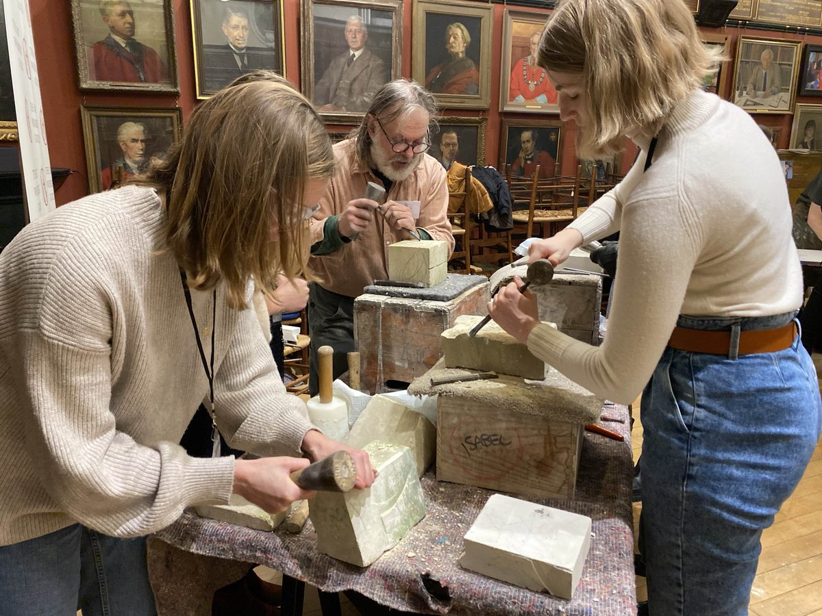 ArtWorkersGuild's tweet photo. The AWG Outreach committee recently hosted a special #MaterialWitness session with @CourtauldRes and @CHASE_DTP funded PHD students, who joined us for an afternoon of practical engagement with material processes, with demonstrations from our members. https://t.co/xAm8DJXpIj https://t.co/NBgf2Sm798
