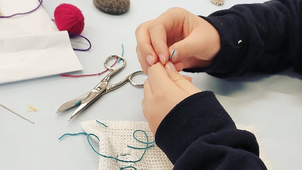 GRN_cultura's tweet photo. 💜Cap de setmana violeta i amb un munt de propostes familiars als equipaments culturals de #Granollers:
🤗aranyes, llibres, cures, natura, robots, exposicions, fotografia, tallers, teatre, teatre d'ombres, cinema, jazz, #Fempop, òpera...
📌https://t.co/EeJ9mfWhd7
#teixintcures https://t.co/aKFIJQJtIN