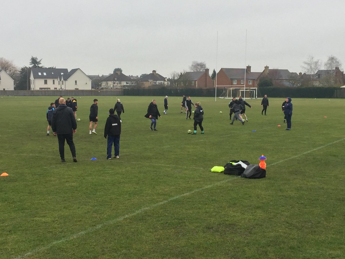 paulsammonPE's tweet photo. Huge thanks to ⁦@ajgreenslade⁩ for delivering a really enjoyable FA Teachers’ Course to ⁦@UoB_PhysEd⁩ students despite the rain!🌧😁 ⁦@UoB_TE⁩ ⁦@EnglandFootball⁩ #TeamBedsPE https://t.co/jBSt3AYf8j