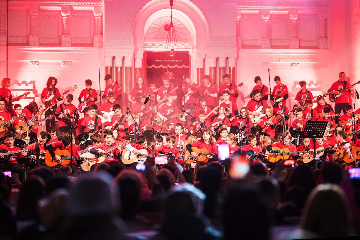 SKCNoviSad's tweet photo. 👧🎶👦 Kreativni M Kutak uz podršku SKC Novi Sad organizuje tradicionalni osmomartovski dečiji rok koncert u nedelju, 6. 3. u 18h u Fabrici. Koncert će biti humanitarnog karaktera. Detaljnije na 👉 https://t.co/chSB0can26. https://t.co/ZZIVpUJAaK