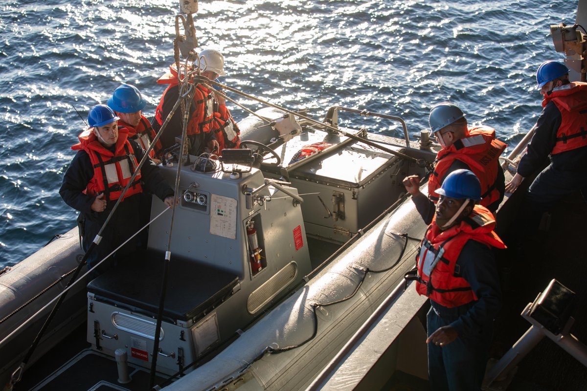 Practice makes perfect. ⚓ 

Sailors assigned to #USSBataan (LHD 5) conduct small boat operations, March 2.

Bataan is underway in support of Type Commander (TYCOM) sea trials. 

#NavyReadiness